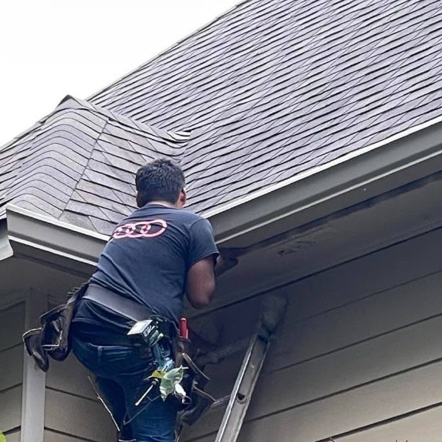 roofer installating gutter